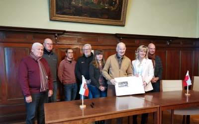 Segelflieger im goldenen Buch verewigt