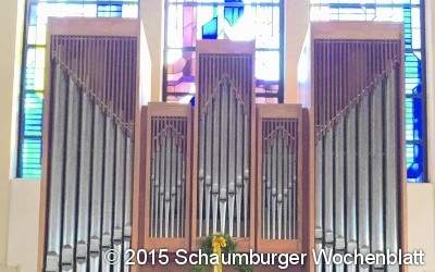 Viele Besucher bei festlicher Stunde Alle Register gezogen / Unterschied für alle Gäste hörbar gemacht / Weicher und voller Klang