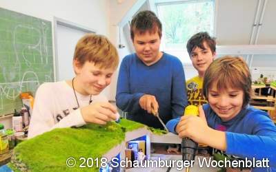 Die Schulmodellbahn steht in der Sparkasse