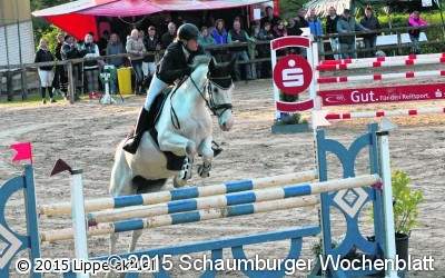 Nadine Barnasch siegt im M-Springen