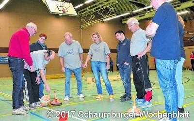 Bosselturnier der Behinderten Sportgemeinschaft Lindhorst Aalaester Maikens und Handel- und Gewerbeverein siegen