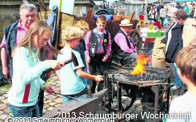 Liebevoller Bauernmarkt mit regionalen Produkten und 