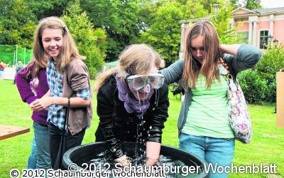 Bibeltauchen und Trampolin-Springen