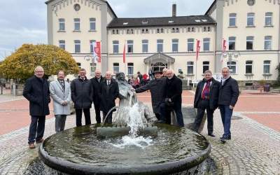 Bürger feiern
Kinkeldey-Brunnen