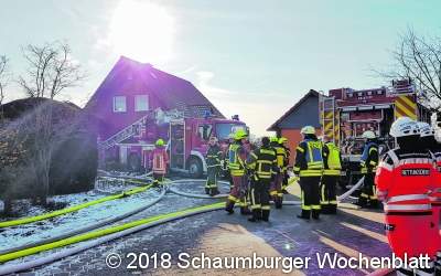 Großeinsatz bei Garagenbrand
