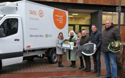 Nagelneues Auto geht für Tafeln auf Tour