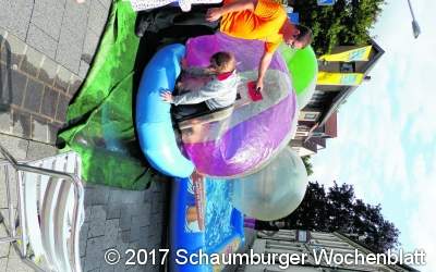 Eine Kapelle steht neben Blaskapelle