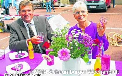 Treff an langen Tischen