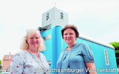 Auf dem Amtsplatz läuten die Kirchenglocken