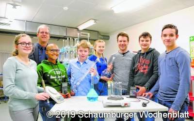 Die Sahne auf der Experimentiertorte: Schüler gewinnen bei 