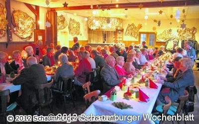 Gedichte und Lieder stimmen ein