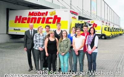 Bei Möbel-Heinrich starten elf Auszubildende ins Berufsleben