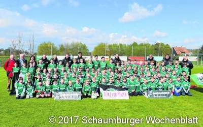 96-Fußballschule trainiert Nachwuchs