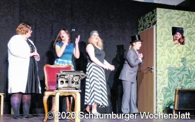 Ein alter Marquis und Goldmünzen in der Wand