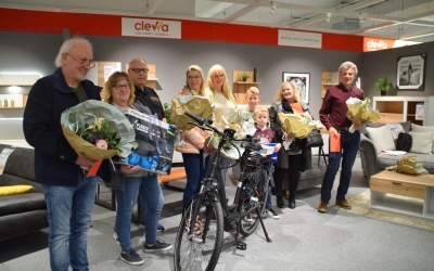 Preisübergabe im Möbelhaus „clevva“