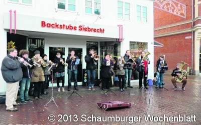 Festliche Melodien erklingen auf dem Stadthäger Marktplatz