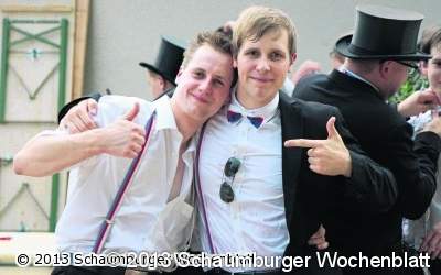 Schützenfestfans bevölkern Marktplatz