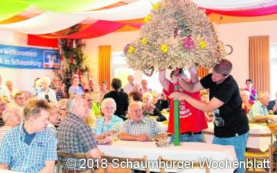 Pippi Langstrumpf begleitet die Erntekrone