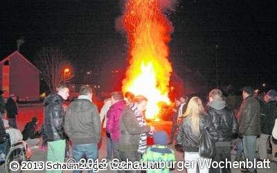 Großes Feuer lockt Gäste