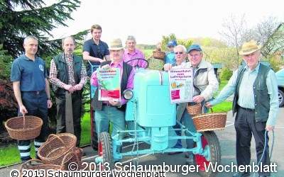 Historisches Handwerk und großes Tortenbüffet