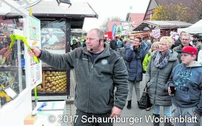 Traditioneller Markttrubel lockt