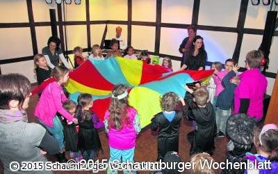 Zerplatzende Ballons zum Ende des Kinderfestes
