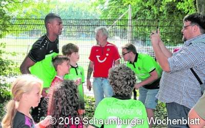 Horst Heldt soll noch Torgefahr hinzuholen