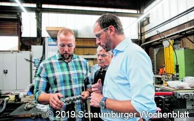 Zwischen dem Spritzguss und der Autoklavenfertigung