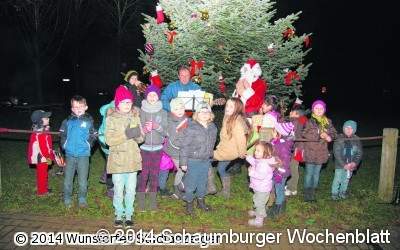 Fackelumzug durch das Feld