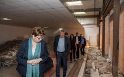 Ministerin Birgit Honé auf Sommerreise im Auetal unterwegs