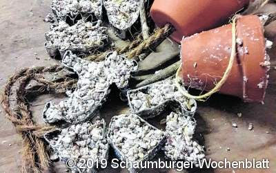 Kleine Futterglocken für Wintervögel