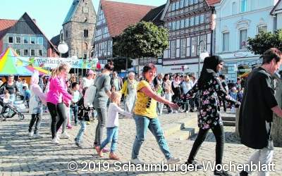 Die Kinder erobern spielend den Stadthäger Marktplatz