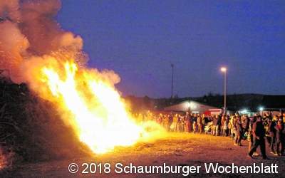 Fußballspaß, Fackelumzug
und große Party am Feuer