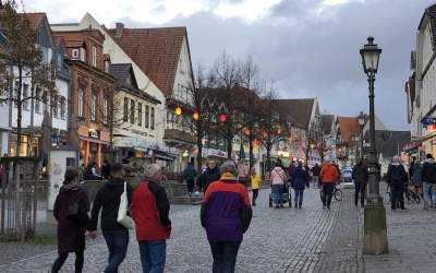 Frühlingswind weht durch die Stadt