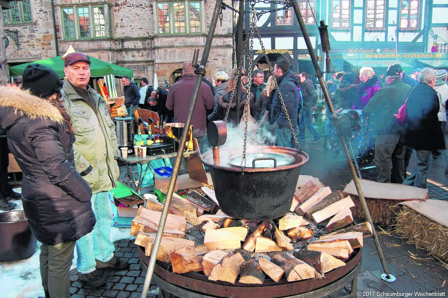 Schaumburger Wochenblatt » Holz wärmt mehrfach: Sägen - spalten