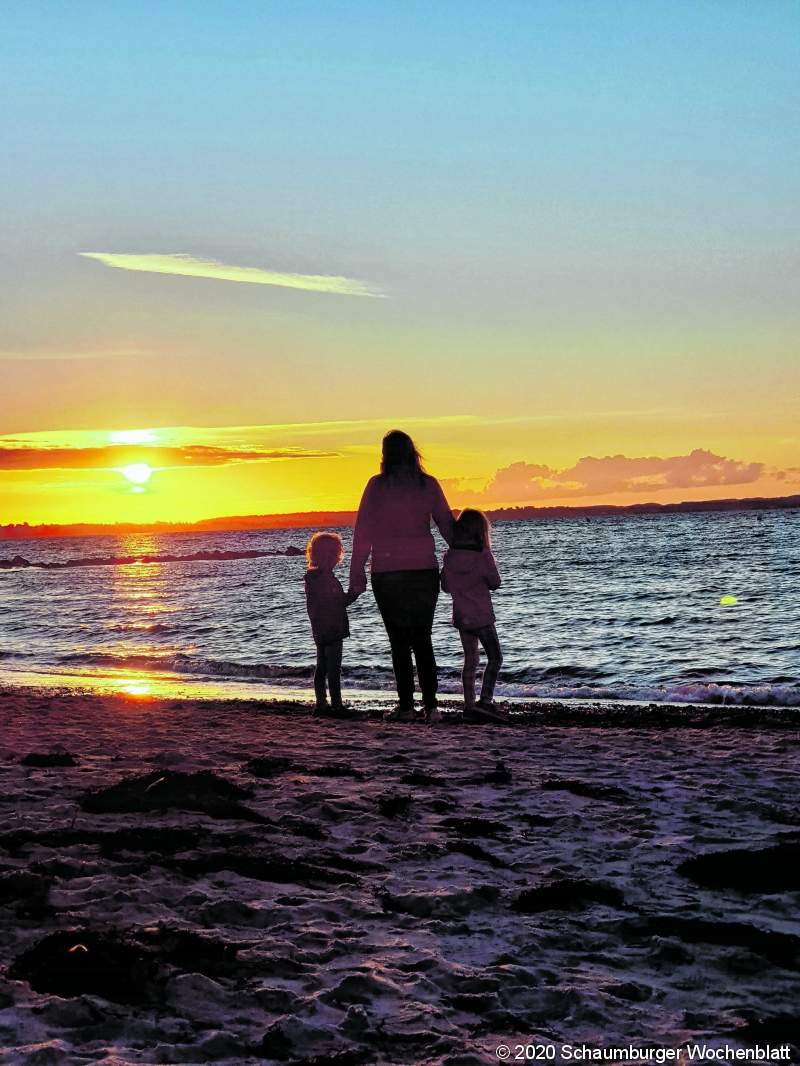 Ein schönes Urlaubsfoto aus Niendorf vom Timmendorfer Strand. Wir waren Anfang Juli wieder dort, unseren Mädels und uns gefällt es am Meer total gut. Abends kann man einen wunderschönen Sonnenuntergang beobachten. Sarah Kwasniok, Lüdersfeld