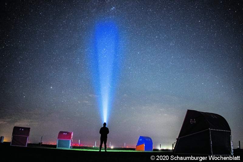 Der einwöchige Urlaub in Otterndorf hat sich mit den Meteorstrom der Perseiden überschnitten. So konnten viele tolle Sternschnuppen beobachtet werden, einfach atemberaubend. Das Foto ist am Strand im Nordseebad Otterndorf am 12. August aufgenommen worden.