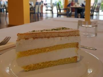 Cafe-Restaurant Vier Jahreszeiten 30 % auf ein Stück Torte nach Wahl